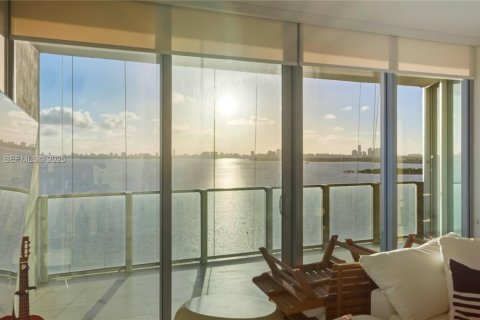 Condo in Miami, Florida, 2 bedrooms  № 1994265 - photo 8
