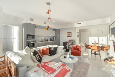 Condo in Miami, Florida, 2 bedrooms  № 1994265 - photo 6