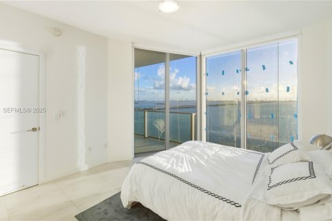 Condo in Miami, Florida, 2 bedrooms  № 1994265 - photo 15