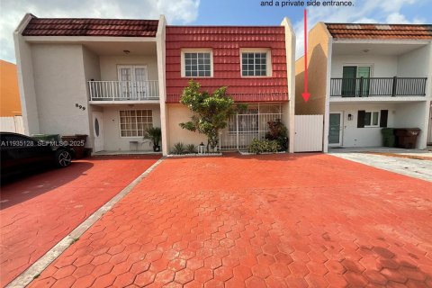 Adosado en Hialeah, Florida 3 dormitorios, 157.19 m2 № 1993292