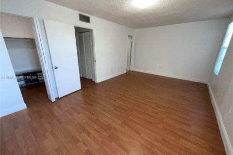 Adosado en alquiler en Hialeah, Florida, 3 dormitorios, 157.19 m2 № 1993292 - foto 20