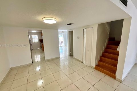 Adosado en alquiler en Hialeah, Florida, 3 dormitorios, 157.19 m2 № 1993292 - foto 4