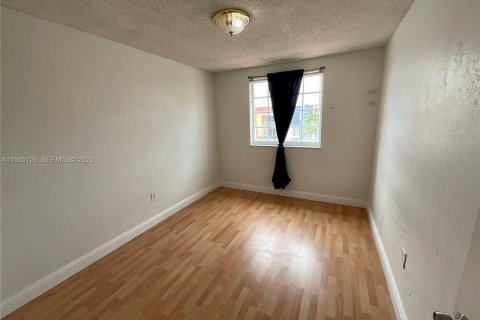 Adosado en alquiler en Hialeah, Florida, 3 dormitorios, 157.19 m2 № 1993292 - foto 17