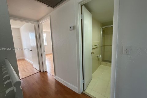 Adosado en alquiler en Hialeah, Florida, 3 dormitorios, 157.19 m2 № 1993292 - foto 24