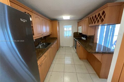 Adosado en alquiler en Hialeah, Florida, 3 dormitorios, 157.19 m2 № 1993292 - foto 6