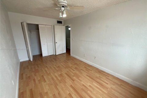 Adosado en alquiler en Hialeah, Florida, 3 dormitorios, 157.19 m2 № 1993292 - foto 16