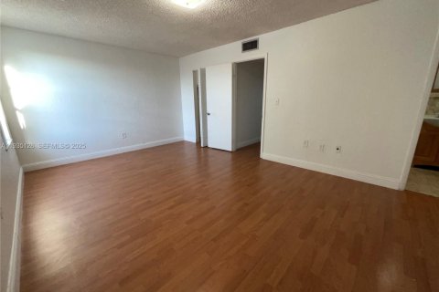 Adosado en alquiler en Hialeah, Florida, 3 dormitorios, 157.19 m2 № 1993292 - foto 21