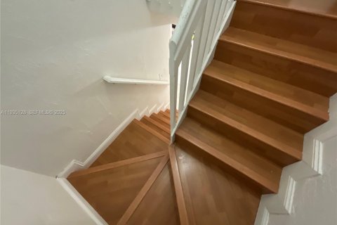 Adosado en alquiler en Hialeah, Florida, 3 dormitorios, 157.19 m2 № 1993292 - foto 12