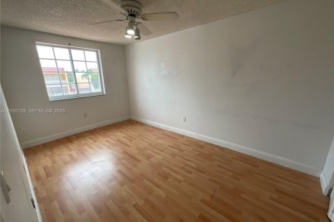 Adosado en alquiler en Hialeah, Florida, 3 dormitorios, 157.19 m2 № 1993292 - foto 15