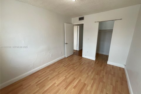 Adosado en alquiler en Hialeah, Florida, 3 dormitorios, 157.19 m2 № 1993292 - foto 18