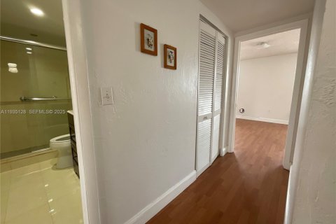 Adosado en alquiler en Hialeah, Florida, 3 dormitorios, 157.19 m2 № 1993292 - foto 19