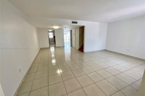 Adosado en alquiler en Hialeah, Florida, 3 dormitorios, 157.19 m2 № 1993292 - foto 3