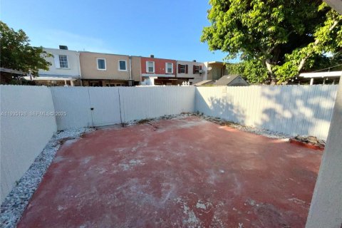 Adosado en alquiler en Hialeah, Florida, 3 dormitorios, 157.19 m2 № 1993292 - foto 27