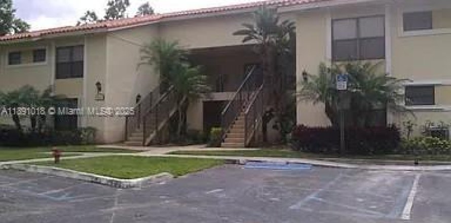 Condominio en West Palm Beach, Florida, 2 dormitorios № 1944395