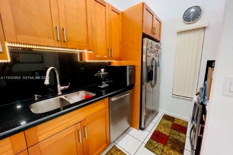 Снять в аренду квартиру в Майами, Флорида 2 спальни, 70.61м2, № 1989736 - фото 11