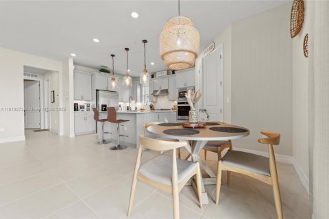 House in Port St. Lucie, Florida 5 bedrooms, 252.79 sq.m. № 2054297 - photo 27