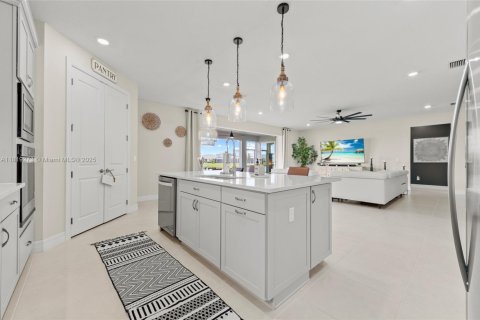 House in Port St. Lucie, Florida 5 bedrooms, 252.79 sq.m. № 2054297 - photo 30