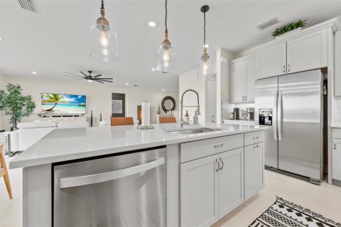 House in Port St. Lucie, Florida 5 bedrooms, 252.79 sq.m. № 2054297 - photo 29