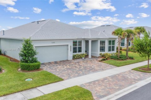 House in Port St. Lucie, Florida 5 bedrooms, 252.79 sq.m. № 2054297