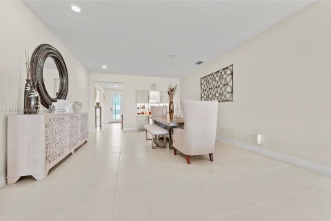 House in Port St. Lucie, Florida 5 bedrooms, 252.79 sq.m. № 2054297 - photo 22