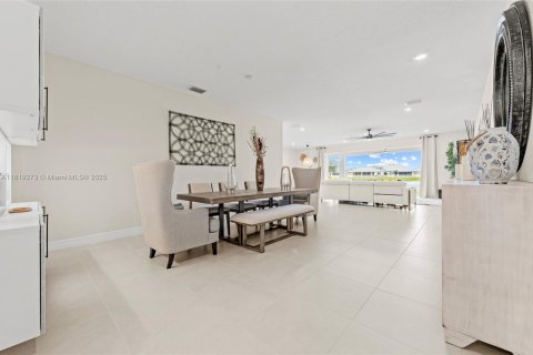 House in Port St. Lucie, Florida 5 bedrooms, 252.79 sq.m. № 2054297 - photo 21