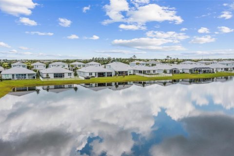 House in Port St. Lucie, Florida 5 bedrooms, 252.79 sq.m. № 2054297 - photo 7