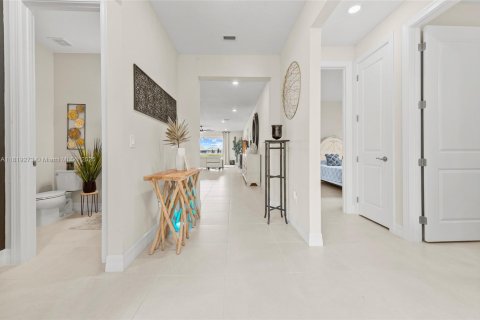 House in Port St. Lucie, Florida 5 bedrooms, 252.79 sq.m. № 2054297 - photo 20