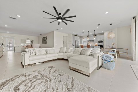 House in Port St. Lucie, Florida 5 bedrooms, 252.79 sq.m. № 2054297 - photo 26