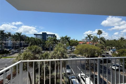 Copropriété à louer à North Miami Beach, Floride: 2 chambres, 111.48 m2 № 2153356 - photo 7