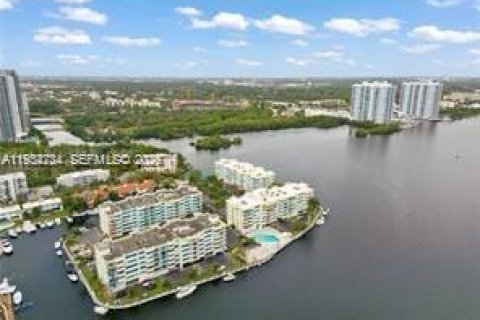 Condo à North Miami Beach, Floride, 2 chambres  № 2153356