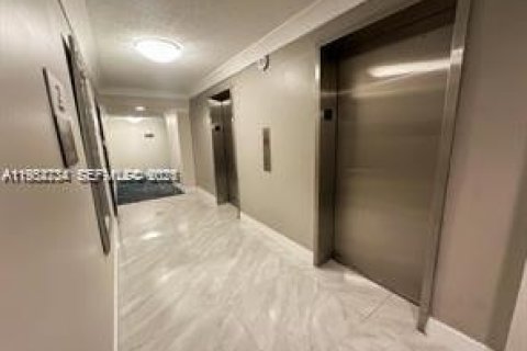 Copropriété à louer à North Miami Beach, Floride: 2 chambres, 111.48 m2 № 2153356 - photo 5