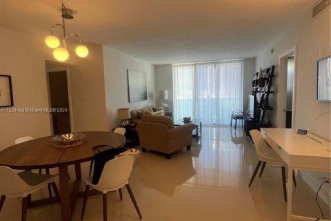 Copropriété à louer à Hollywood, Floride: 2 chambres, 114.83 m2 № 2077161 - photo 1