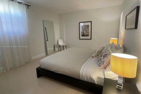 Copropriété à louer à Hollywood, Floride: 2 chambres, 114.83 m2 № 2077161 - photo 12