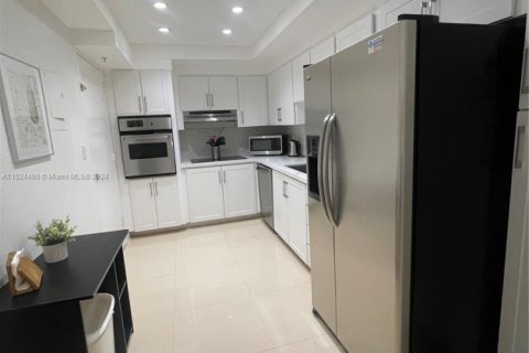 Copropriété à louer à Hollywood, Floride: 2 chambres, 114.83 m2 № 2077161 - photo 8