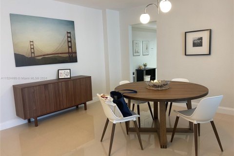 Copropriété à louer à Hollywood, Floride: 2 chambres, 114.83 m2 № 2077161 - photo 3