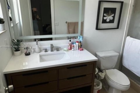 Copropriété à louer à Hollywood, Floride: 2 chambres, 114.83 m2 № 2077161 - photo 10