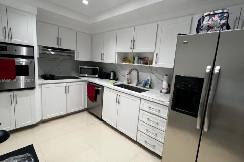 Copropriété à louer à Hollywood, Floride: 2 chambres, 114.83 m2 № 2077161 - photo 6