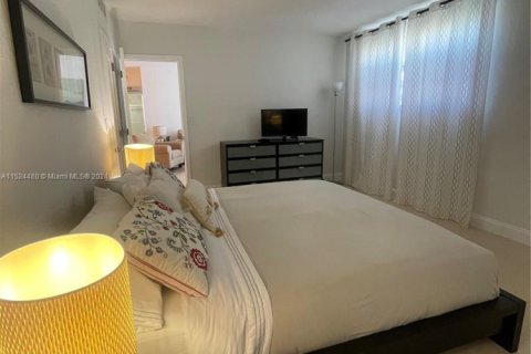 Copropriété à louer à Hollywood, Floride: 2 chambres, 114.83 m2 № 2077161 - photo 14