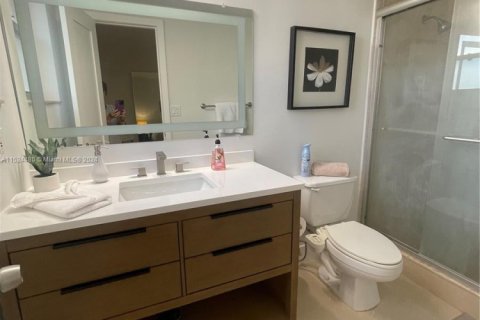 Copropriété à louer à Hollywood, Floride: 2 chambres, 114.83 m2 № 2077161 - photo 15