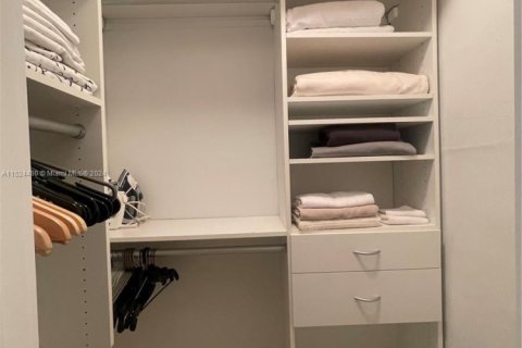 Copropriété à louer à Hollywood, Floride: 2 chambres, 114.83 m2 № 2077161 - photo 19