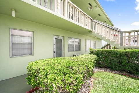 Copropriété à louer à West Palm Beach, Floride: 2 chambres, 76.09 m2 № 1120209 - photo 1