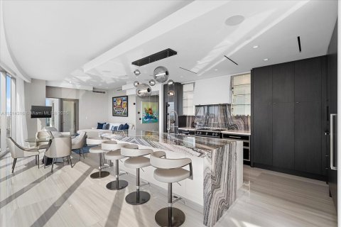 Condominio en alquiler en Sunny Isles Beach, Florida, 5 dormitorios, 383.78 m2 № 1768241 - foto 12