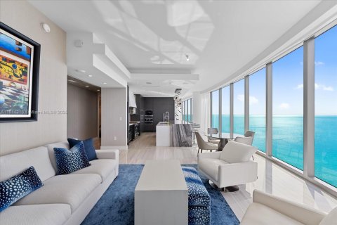 Condominio en alquiler en Sunny Isles Beach, Florida, 5 dormitorios, 383.78 m2 № 1768241 - foto 3