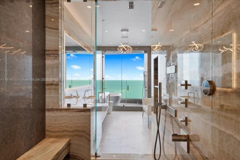 Condominio en alquiler en Sunny Isles Beach, Florida, 5 dormitorios, 383.78 m2 № 1768241 - foto 22