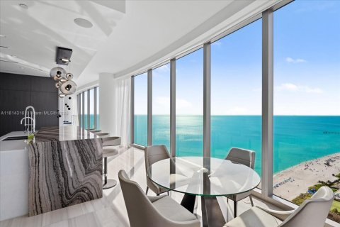 Condominio en alquiler en Sunny Isles Beach, Florida, 5 dormitorios, 383.78 m2 № 1768241 - foto 7