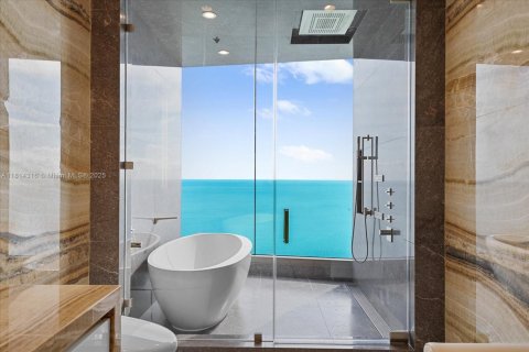 Condominio en alquiler en Sunny Isles Beach, Florida, 5 dormitorios, 383.78 m2 № 1768241 - foto 23