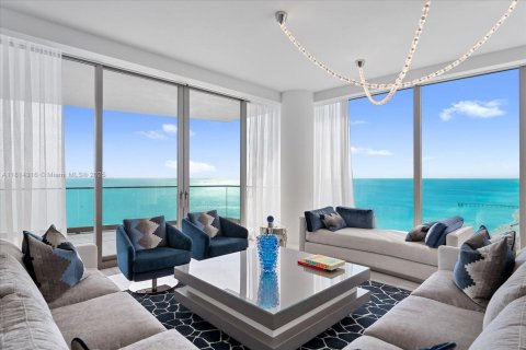 Condominio en alquiler en Sunny Isles Beach, Florida, 5 dormitorios, 383.78 m2 № 1768241 - foto 1