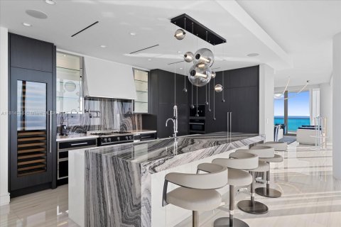 Condominio en alquiler en Sunny Isles Beach, Florida, 5 dormitorios, 383.78 m2 № 1768241 - foto 10