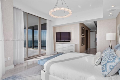Condominio en alquiler en Sunny Isles Beach, Florida, 5 dormitorios, 383.78 m2 № 1768241 - foto 17