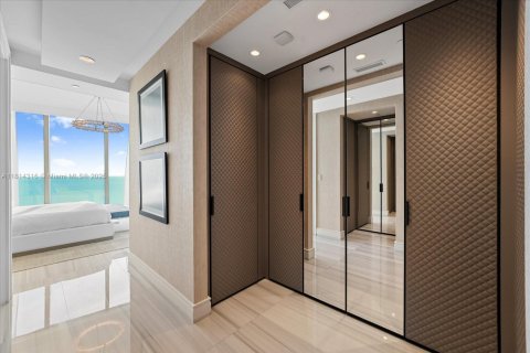 Condominio en alquiler en Sunny Isles Beach, Florida, 5 dormitorios, 383.78 m2 № 1768241 - foto 14